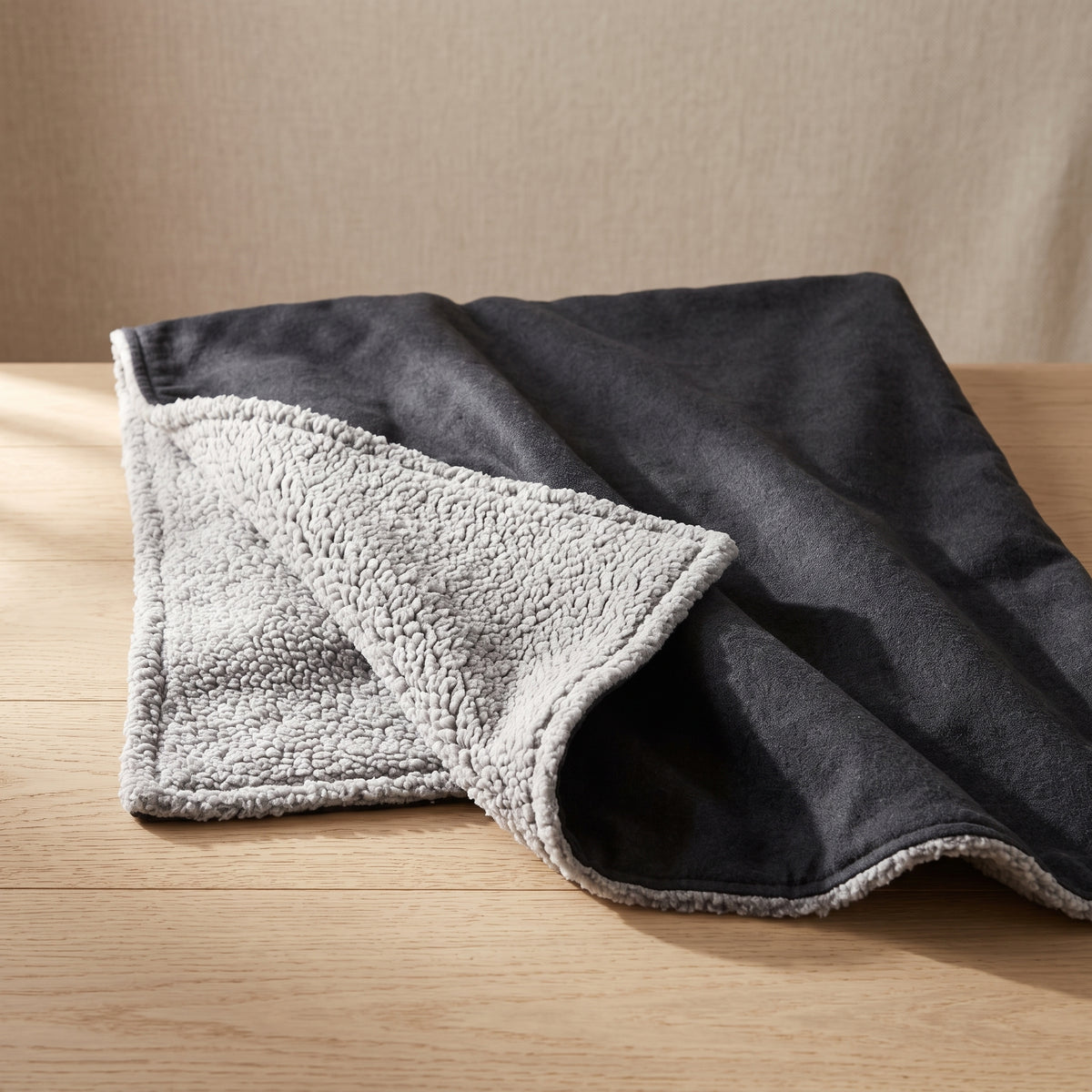 ZenCalm Comfort Blanket™ — Water-Resistant Sherpa Throw